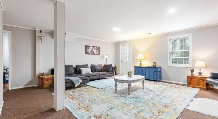 Cozy basement apartment - Image 1