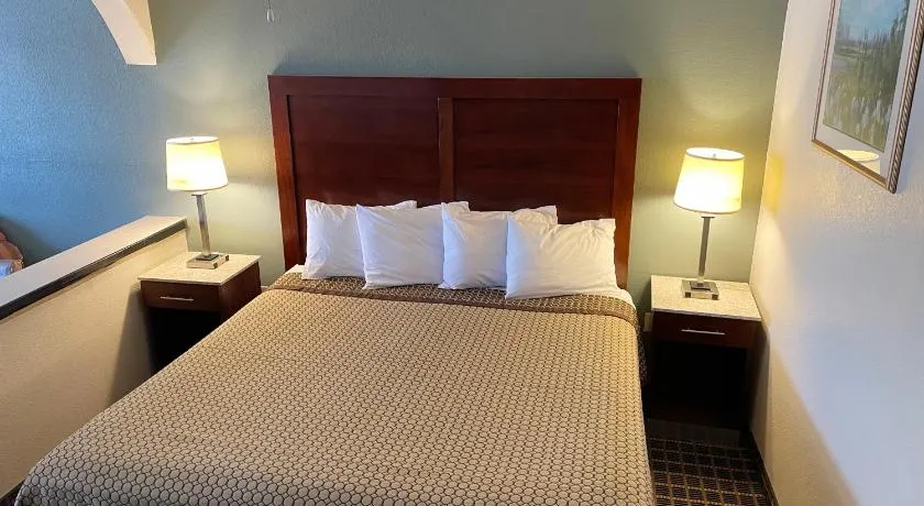 Great Western Inn & Suites - Image 1