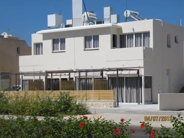 Sunny Holiday Apartments - Image 1