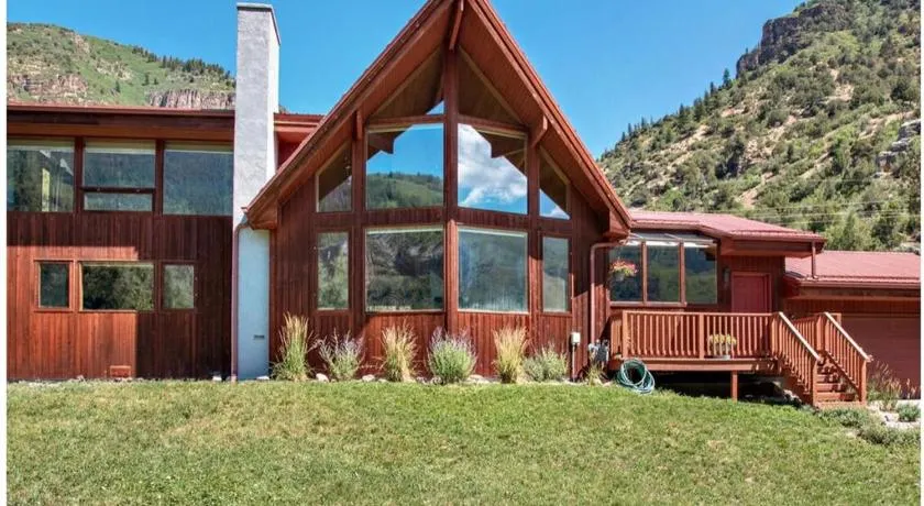 Million Dollar Luxury Villa Ski Fish Hike Raft Mins to downtown - Image 1