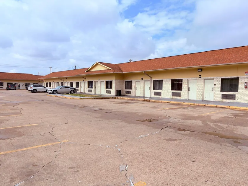 Regency Inn Houston near Hobby Airport - Image 1
