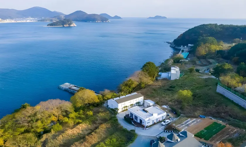 Geoje Star Marine Pool Villa - Image 1