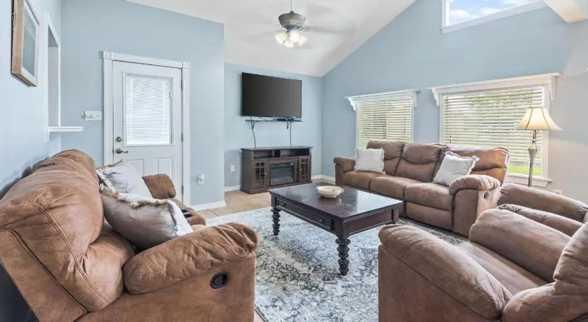 4 Bedroom Home in Sulphur La - Image 1