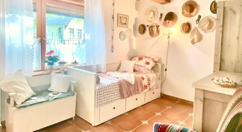 Lavender Cottage - Image 1
