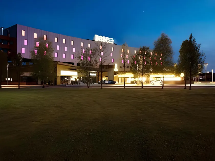 Base Hotel - Image 1