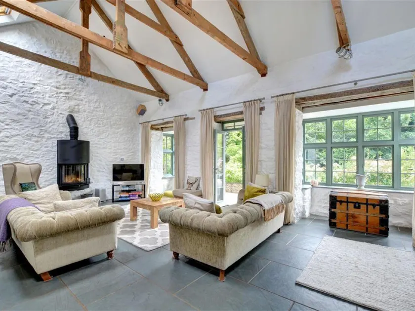 Bright Holiday Home in Saint Kew with Fireplace - Image 1