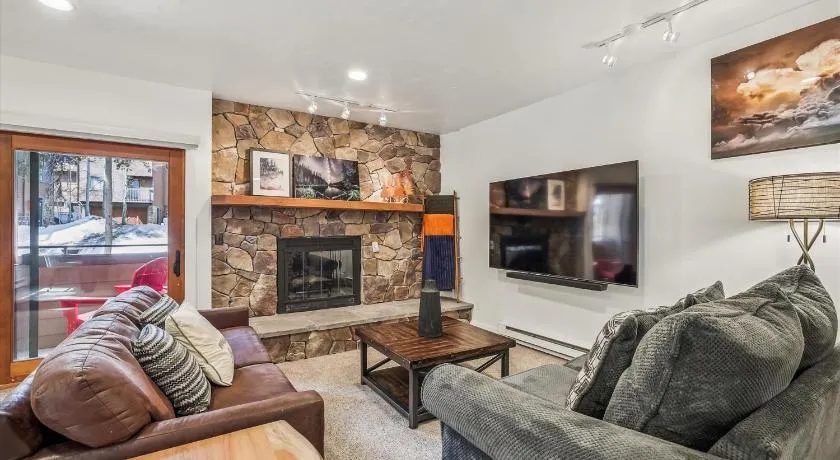 Sundowner II 201: Updated Breckenridge Condo Near Snowflake Lift, Onsite Hot Tub - Image 1