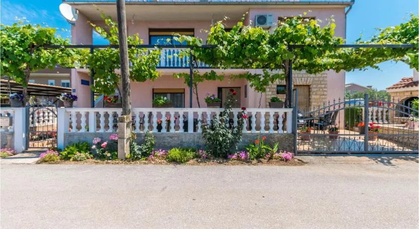 2 Bedroom Nice Apartment In Biograd Na Moru - Image 1