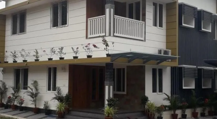 GOLDEN VILLA - Image 1