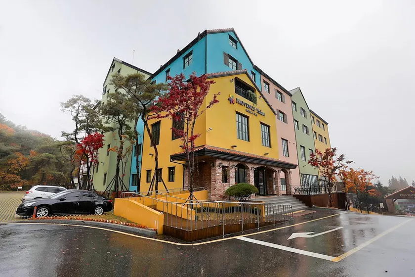 Provence Yulam Hotel - Image 1