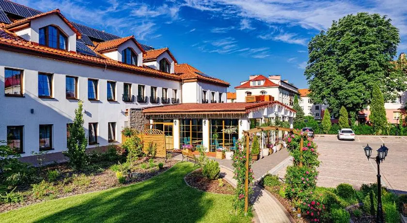 Villa Astra - Apartments & Restaurant - Image 1