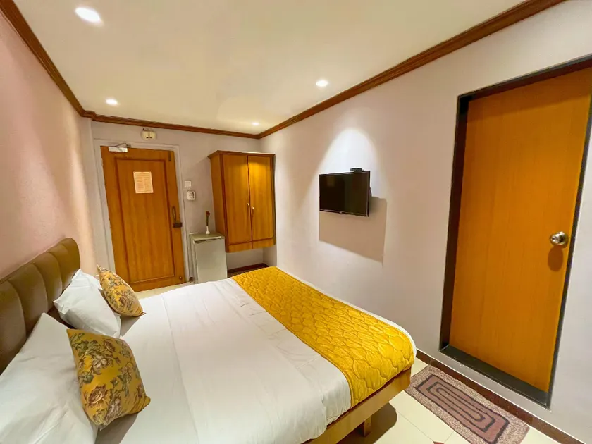 Hotel Parklane - Image 1