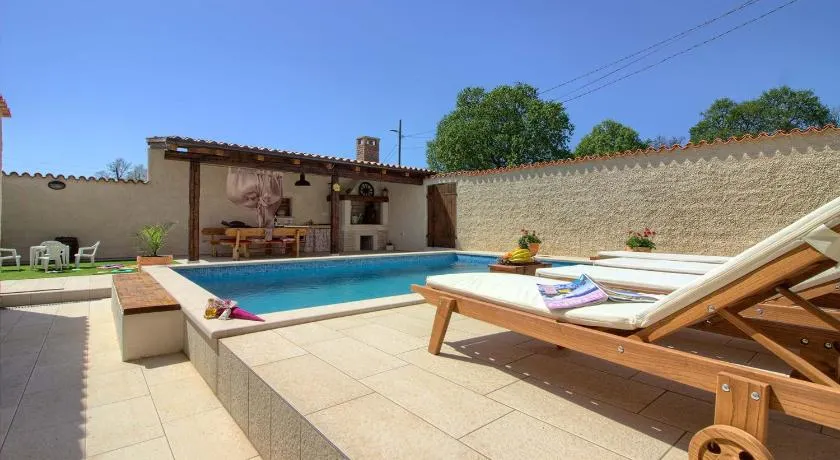 Charming villa Eleonora with pool near Pula - Image 1