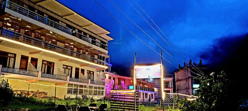 Hotel Hill Top Tosh - Image 1