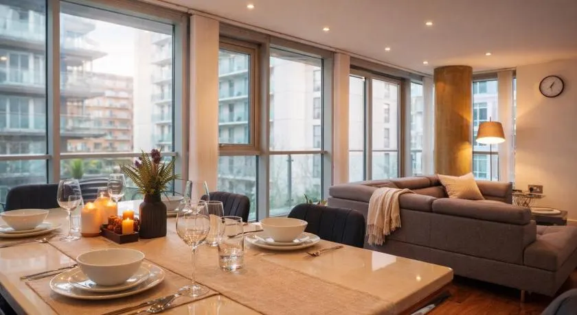 High-End Modern Two-Bedroom Apartment central - Image 1