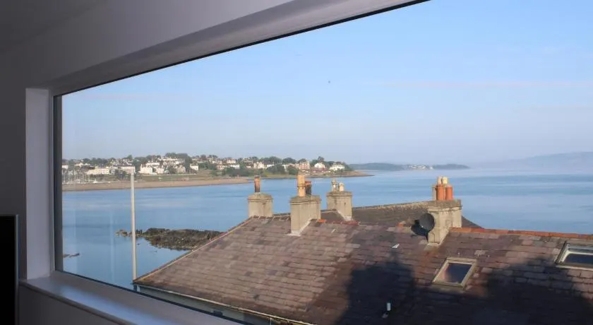 SEACLIFF ROAD APARTMENT - Image 1