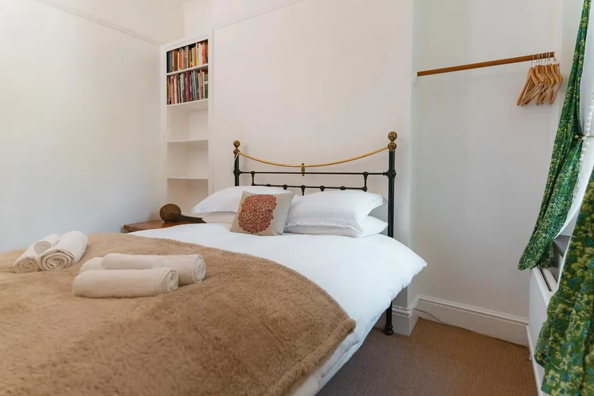 Upton House - Charming 4-bedroom home in Torquay - Image 1