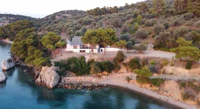 SECRET PARADICE-HIDDEN GETAWAY-PRIVATE BEACH - Image 1