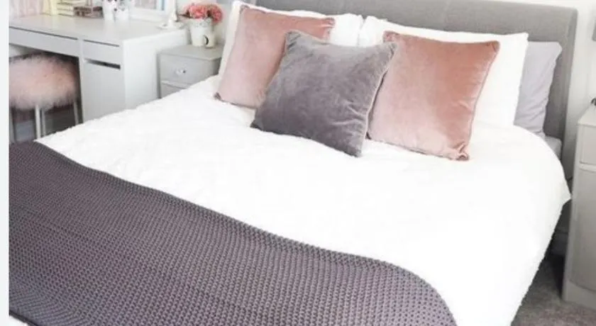 HABITACIÓN PRIVADA EN PISO a 10 minutos de Atocha - Image 1
