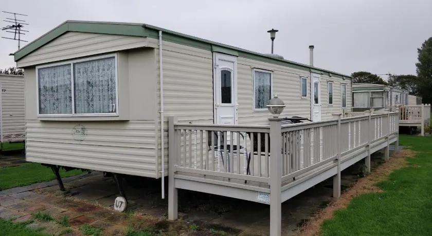 XE5 4 Berth North Shore Caravan Park - Image 1
