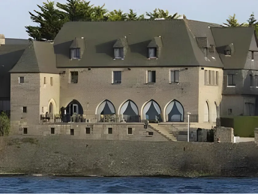 Hôtel Le Brittany & Spa - Image 1