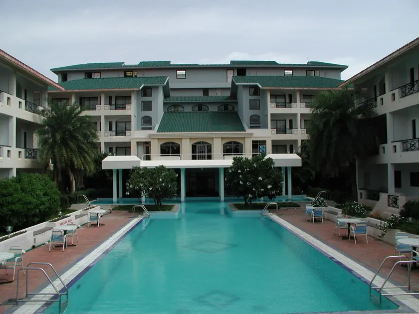 Velan Hotel Greenfields - Image 1