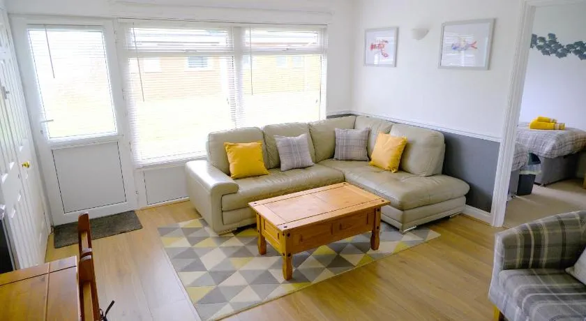 Chalet Bonair Spacious comfortable 2 Bedroom Chalet sleeping 4 Dartmouth - Image 1