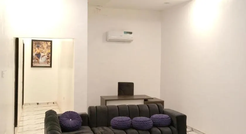 Appartement accueillant 2 chambres avec parking à Ifako-Ijaiye - Image 1