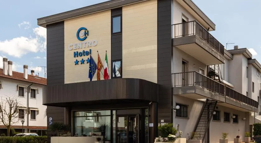 CENTRO HOTEL - Venice Airport - Image 1