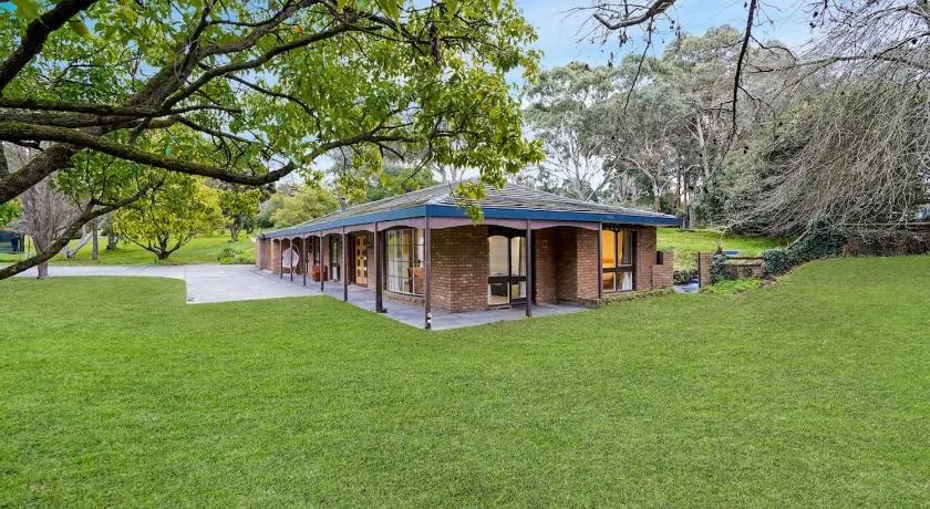 Tree-Lined Donvale Nature Family Getaway - Image 1