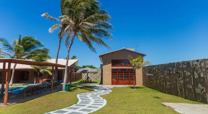 Seaside Retreat w4 Bedrooms and Pool - Image 1
