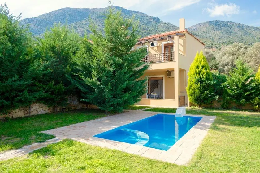 VILLA UPHORIA  with private pool and garden - Image 1
