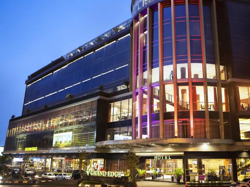Grand Edge Hotel Semarang - Image 1