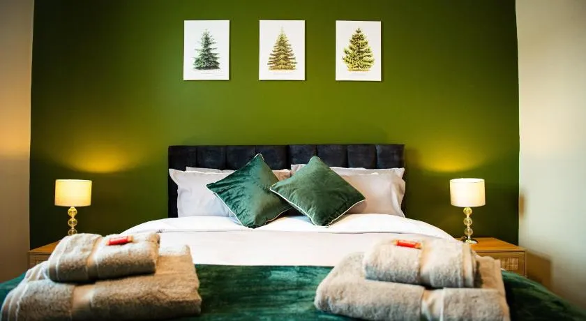 Luxury City Centre Stay, Sleeps All Guests Welcome, Street Parking - Image 1
