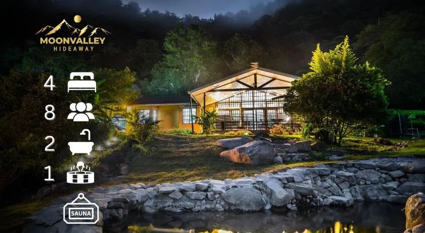 KING BED & HOT TUB in Cloud Forest Mountains with WIFI, Volcán, Panama - Image 1