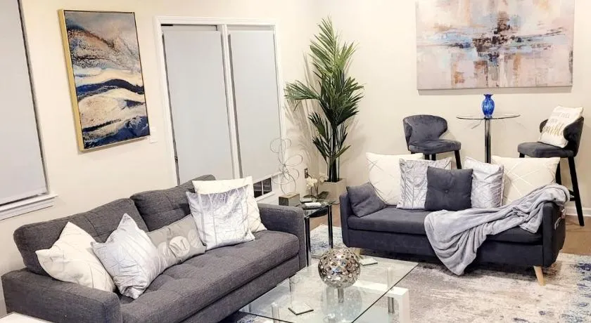 Modern & Luxurious 3 Bdrm 2.5 Bath Townhome - Image 1