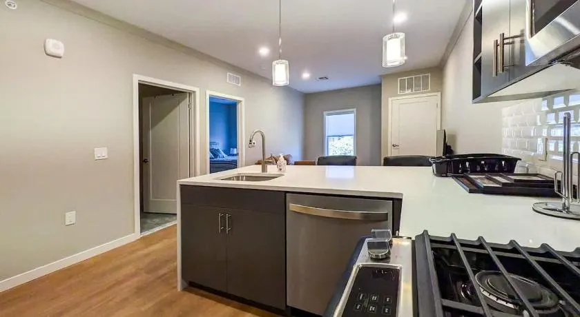 315 Brand New 1 Bedroom 1 Bath 1 Full Kit 1 Liv - Image 1