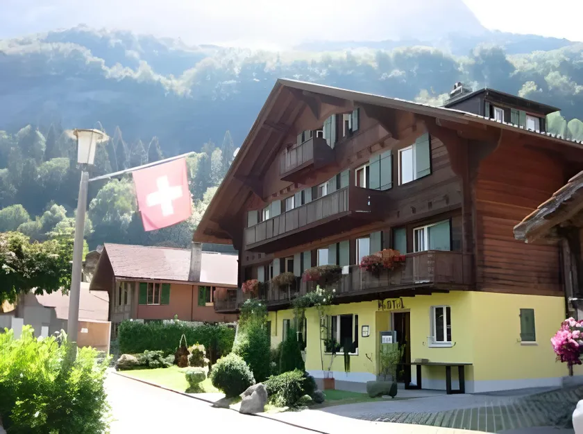 Lake Lodge Hostel - Image 1