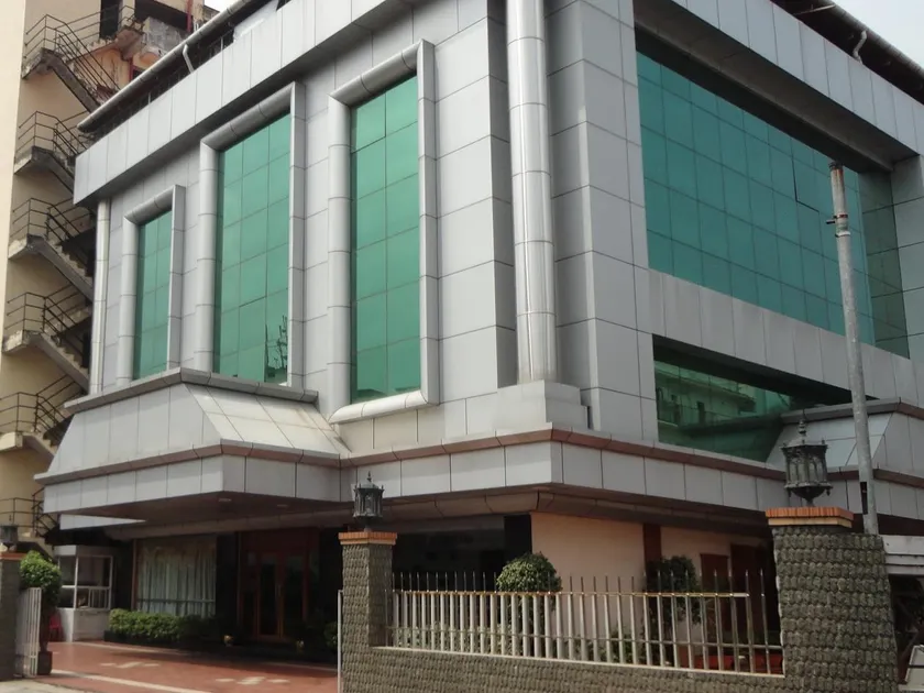 Hotel Grand Seasons - Image 1
