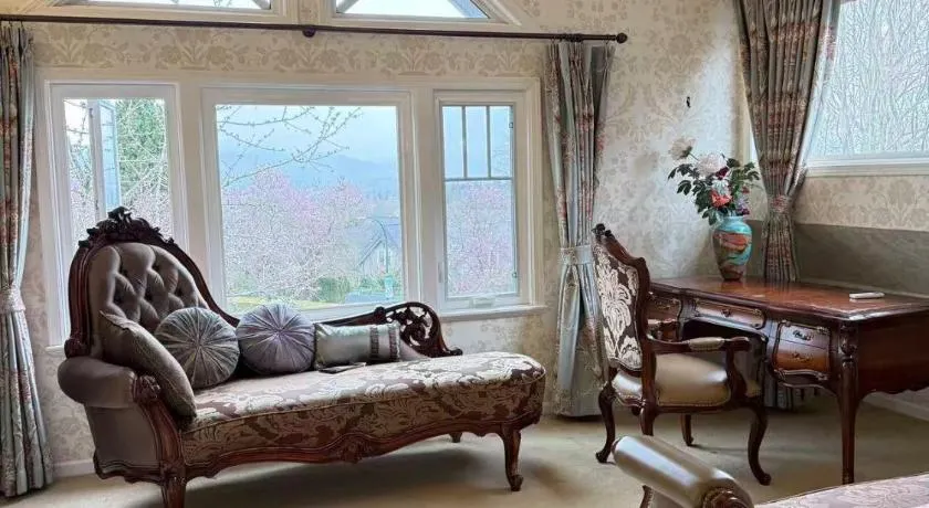 Cozy Dunbar 5 Beds Home with Views, Near UBC, DT, YVR - Image 1