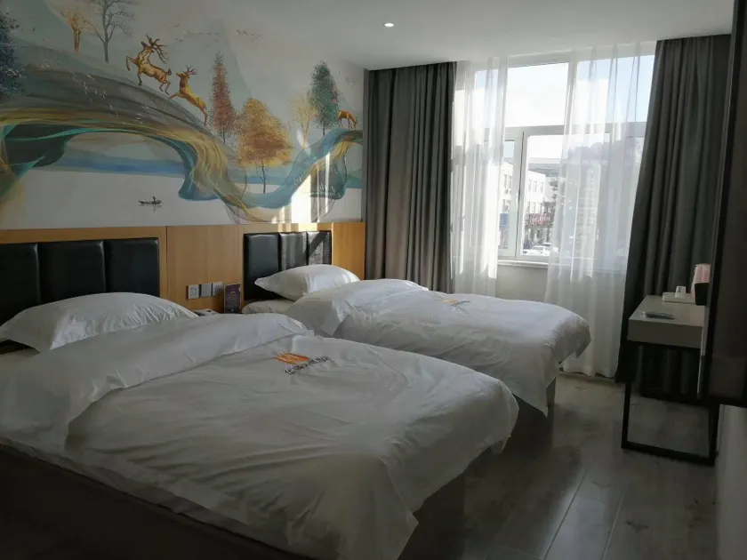Huayi Hotel - Image 1