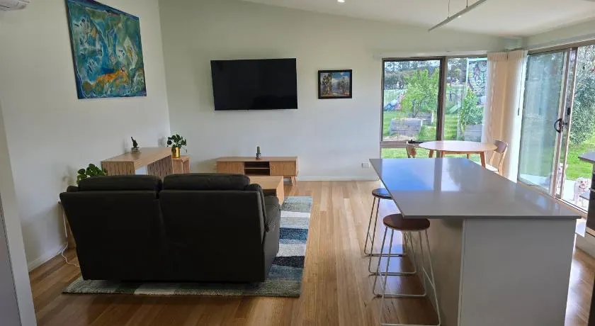 Urban Retreat near Hobart & Airport, Port Arthur - Image 1