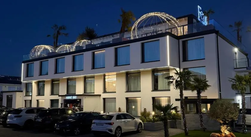 Hayat Hotels & Apartments - Image 1