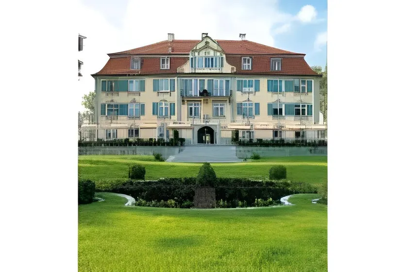 Schloss Neutrauchburg - Image 1