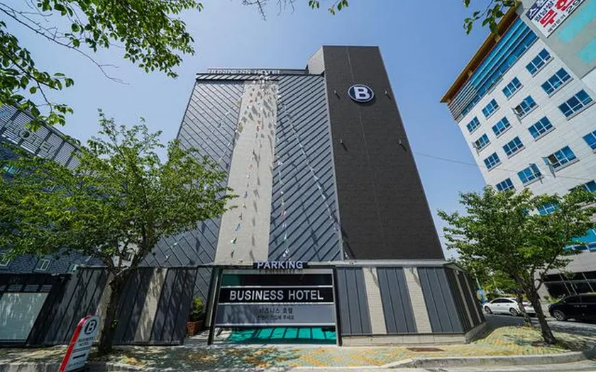 Business Hotel - Image 1