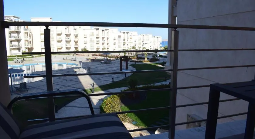 Sunny Beach Luxury Apartment - Free Beach & Pools - Image 1