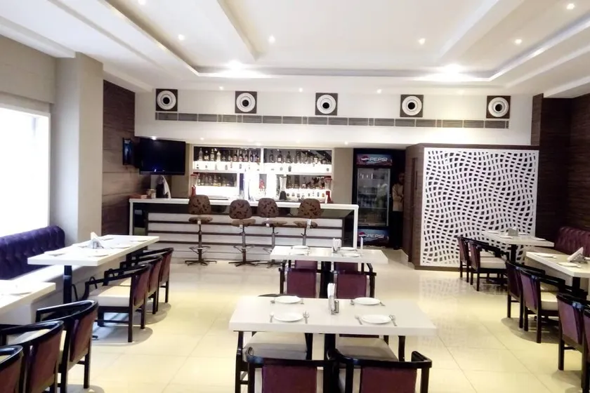 HOTEL PRESIDENCY - Image 1