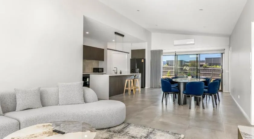 Opulence Cove - Image 1