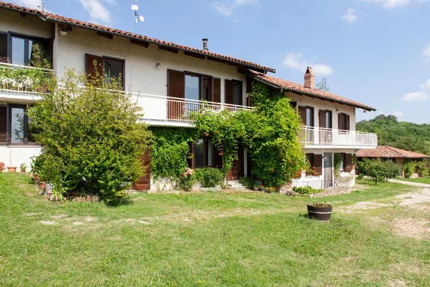 Cascina Bricchetto Langhe: Luxury Private Estate - Image 1