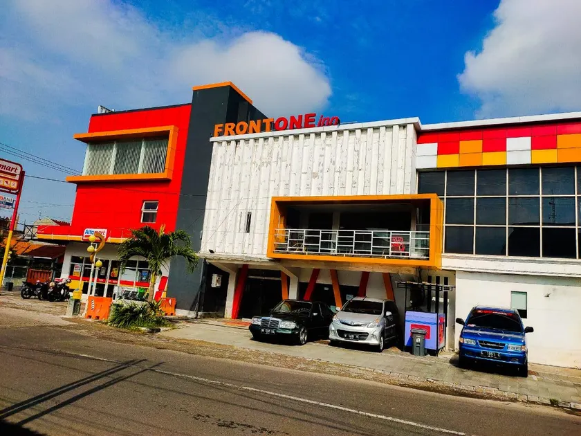 Front One Inn Sidoarjo - Image 1